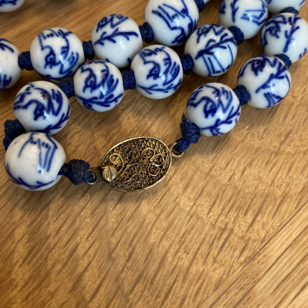 ASIAN beaded necklace. Silver clasp. Individually tied beads. Rich blue color! - Picture 4 of 6